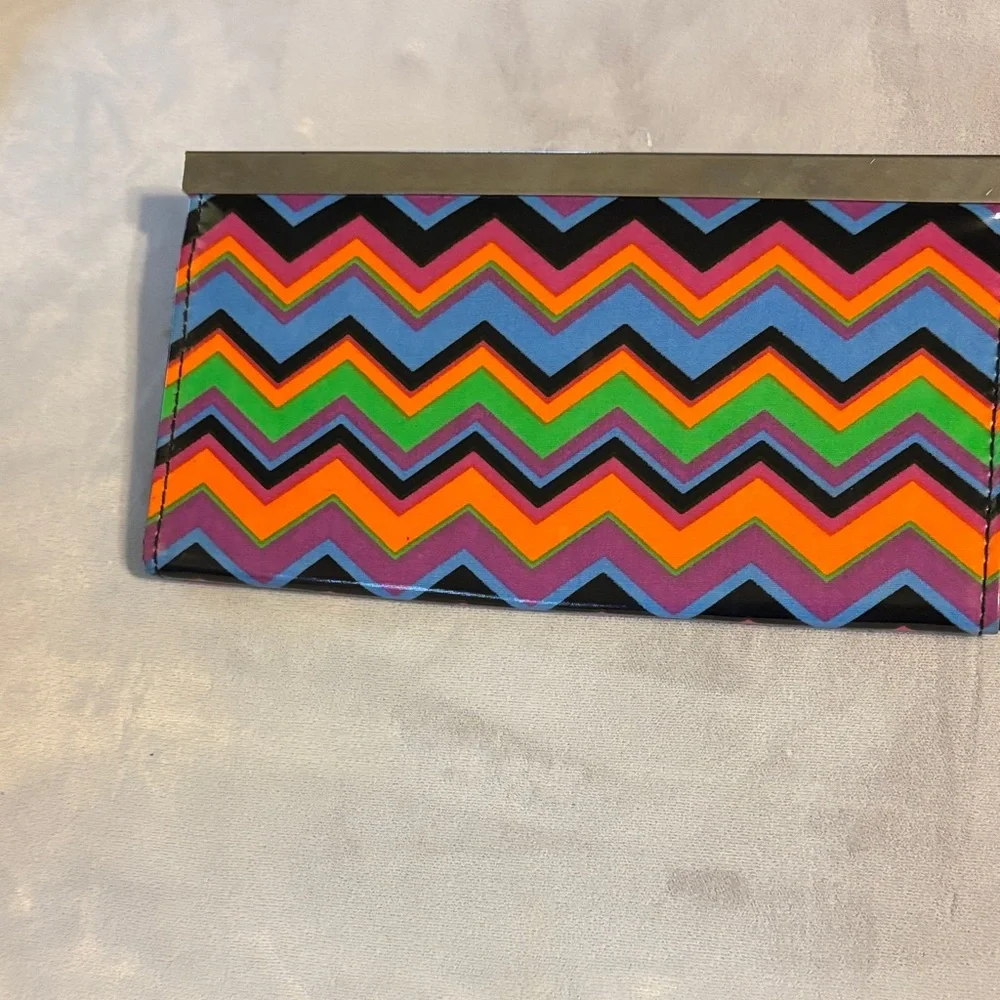 Multicolor Chevron Pattern Wallet - Picture 3 of 7